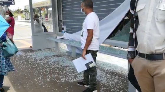 Trianon : un abribus en verre vole en éclats