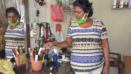 Prema, coiffeuse : « Les clients se font rares »