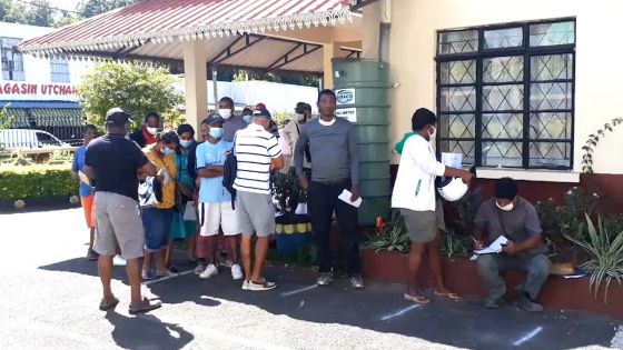 CAB de Bambous : des demandeurs de WAP mécontents d'attendre des heures pour faire remplir leur formulaire 