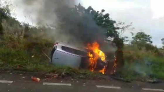 Calebasses : une voiture ravagée par le feu après un accident