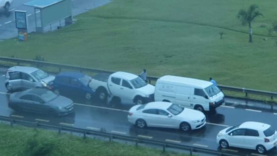 Ebène : carambolage impliquant quatre véhicules 