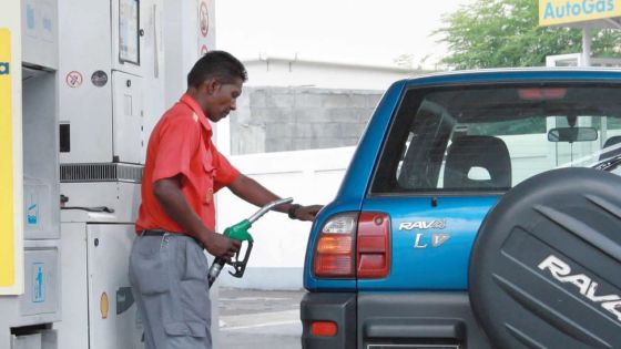 Baisse du prix du pétrole à l’international : quand Maurice bénéficiera-t-il enfin d’une réduction à la pompe?