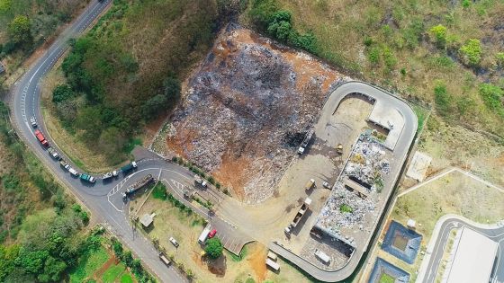 La Chaumière : le centre d'enfouissement de déchets vu du ciel après l'incendie