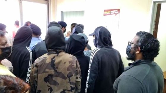 Allégations de tortures : caution de Rs 20 000 à l’inspecteur Derochoonee, au sergent Reedoye et au constable Gokhool