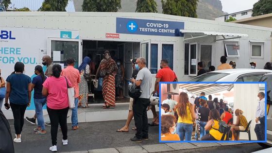 Longues files d’attente devant des Covid-19 Testing Centres