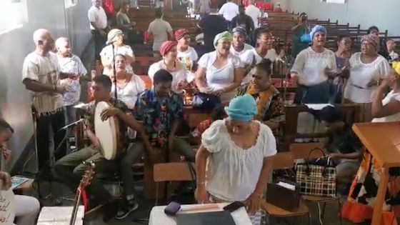 188ᵉ anniversaire de l’abolition de l’esclavage : les membres de la chorale entonnent quelques chansons