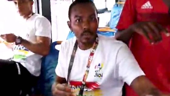 Quand Christopher Casernes s’improvise reporter dans le bus des athlètes !