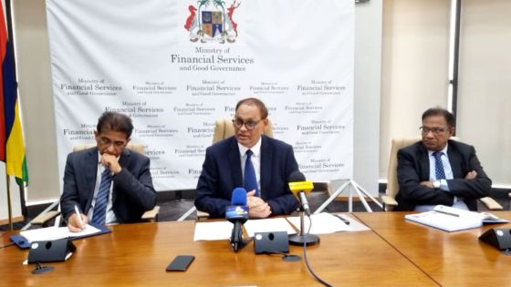 Conférence de presse du ministre des Services financiers, Mahen Seeruttun