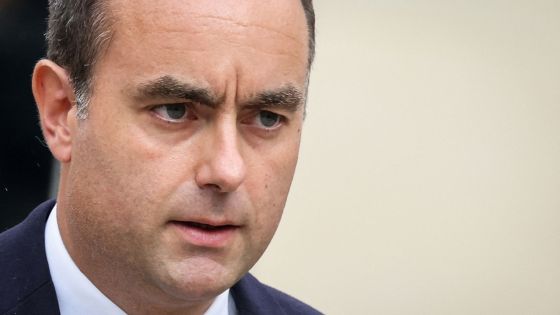 France : le nouveau Premier ministre promet des ruptures pour sortir de la crise politique