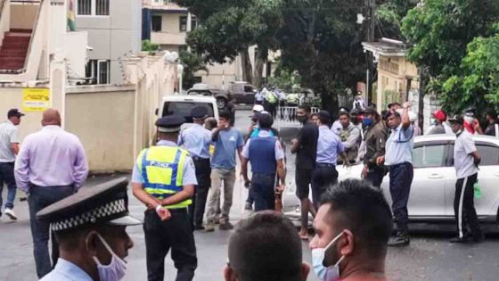 Comparution des suspects arrêtés dans l'assassinat de Fakhoo : important dispositif policier, le ton monte
