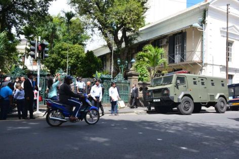 Fausse alerte à la bombe en Cour suprême : un ex-policier arrêté