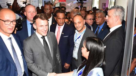 [En images] Visite du président Macron au Caudan Arts Centre 