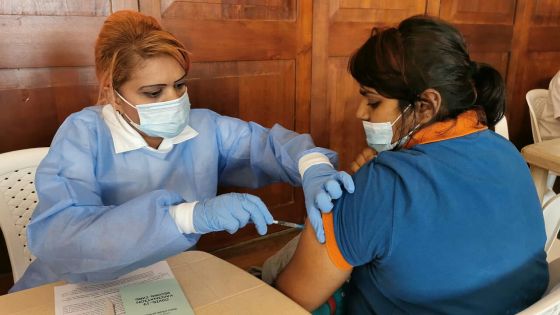 Covid-19 : «Quatre à six semaines nécessaires après la deuxième dose pour que le vaccin confère une immunité», indique le Dr Joomaye