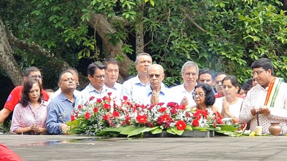 34e anniversaire de la mort de SSR : Ramgoolam et Duval participent à une cérémonie de dépôt de gerbes ; Boolell absent