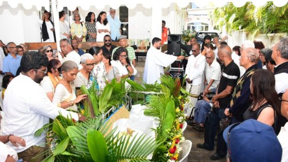 EN DIRECT | Funérailles de Dev Virahsawmy 