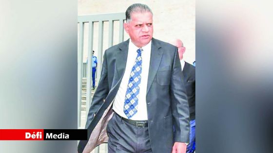 Polémique autour du CP et de véhicules officiels - Dev Jokhoo : «Deux proches sont autorisés à conduire les voitures des bénéficiaires»