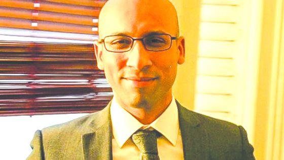 Djameel Soobadar : «Interdire le portable de façon radical en milieu scolaire ne fait pas sens»