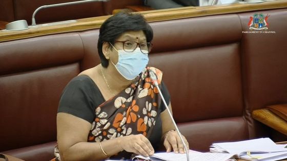 «Il ne faut pas se presser, la prudence doit guider les décisions», affirme la ministre de l'Education