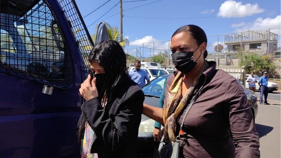 Allégations de trafic de drogue : la compagne d’Akil Bissessur libérée sous caution