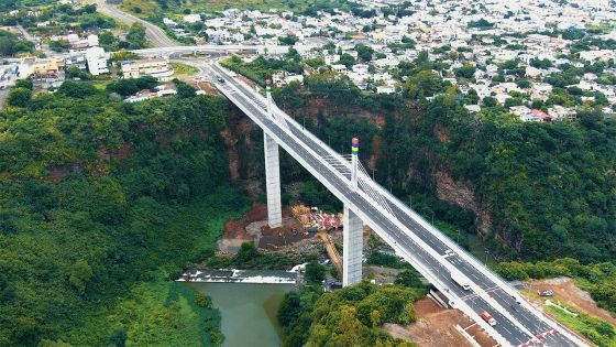 Les images époustouflantes d'un vol de drone au-dessus du pont SAJ