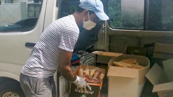 Confinement : Aslam le boulanger vend son pain en mode porte-à-porte 