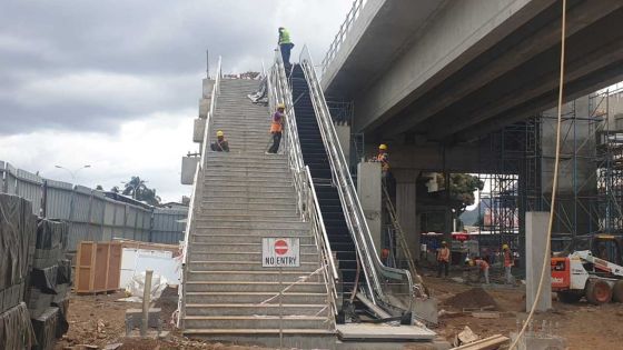 Station du Metro Express à Rose-Hill : l’escalier roulant fin prêt
