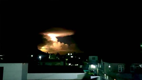 Des éclairs spectaculaires dans le ciel de Quatre-Bornes