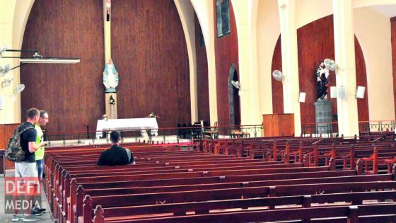 Confinement : seulement 10 personnes autorisées dans les églises pour des funérailles