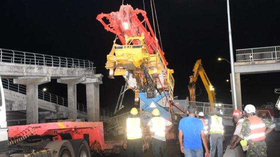 EN DIRECT | Accident à Roche-Bois : la passerelle qui s'est effondrée enlevée