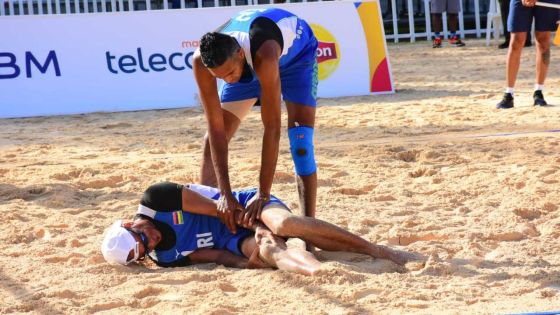 [Images] JIOI – Beach-Volley : L’application du règlement après la blessure du volleyeur mauricien, Eric Louise
