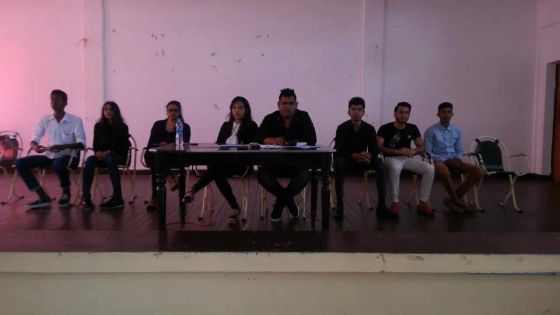 Frais d’examens : des collégiens réclament la démission de Leela Devi Dookun-Luchoomun