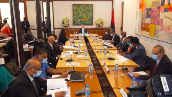 «Obzektif se ki nou bizin fer tou pou nou kapav elimin violans konsernan zom fam…» dit le PM