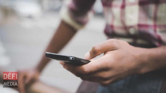 Cours en ligne maintenus : le ministère de l’Éducation met en garde contre une 'fake  news' sur WhatsApp