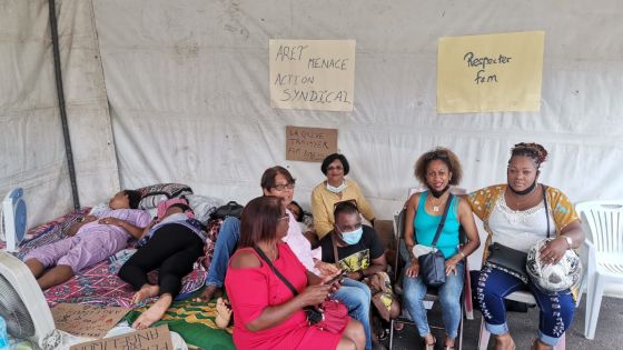 Trois receveuses d’une compagnie d’autobus en grève à Rose-Hill : « Nou pa pou abandone », dit l’une d’elles