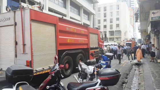 Port-Louis : un court-circuit provoque un incendie dans l’arcade Bahemia