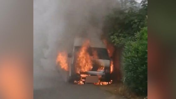 Mont-Roches : un van en proie aux flammes
