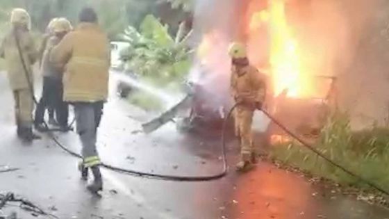 Anse Jonchée : une voiture entre en collision avec un bus et s’enflamme