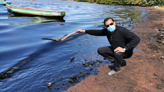 [En images] Fuite d'huile du Wakashio : marée noire à Rivière-des-Créoles