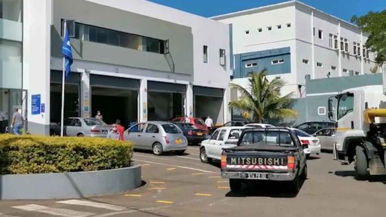 Examen des véhicules : plus d'une centaine de véhicules en attente au centre de fitness de Plaine-Lauzun ce lundi