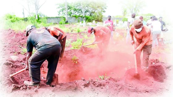 Covid-19 : ces fossoyeurs fidèles au poste