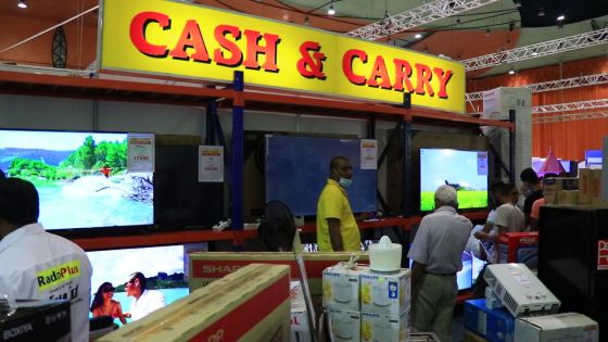 SVICC : 2e journée de la 3e édition du Salon du Déstockage ce samedi découvrez les promos au stand de CASH & CARRY