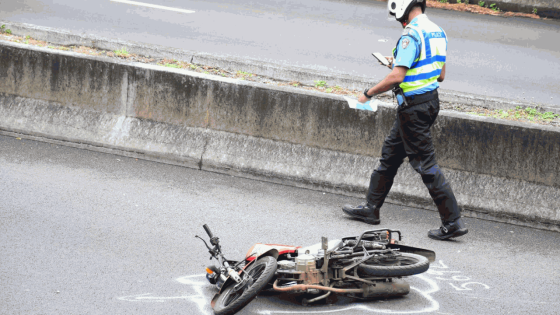 Accident à Bell Village : un motocycliste perd la vie