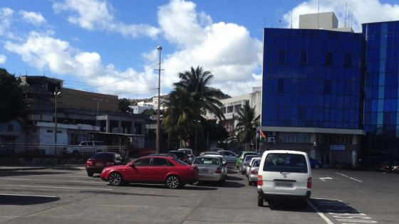 Gare du Nord : des policiers garent leurs véhicules personnels sur les emplacements réservés aux bus