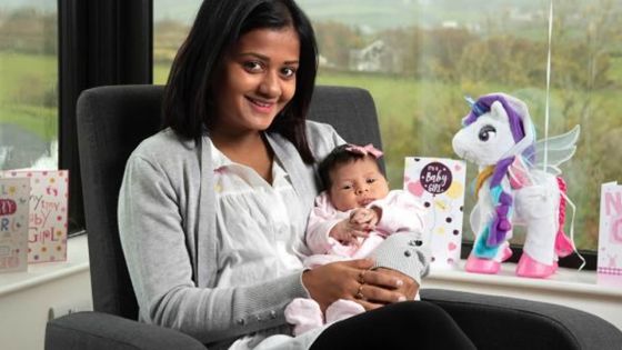 Le frontières étant fermées, elle accouche en Irlande : Gimee Etwarysing espère rentrer avec sa fille Leah pour Noël