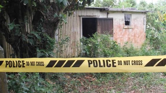 À Helvetia : un SDF retrouvé mort dans une maison incendiée