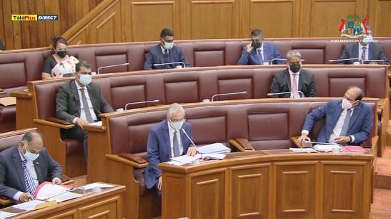 Parlement : hommages à Karl Offmann, Raj Dayal, Dinesh Mundil et Ramnath Jeetah