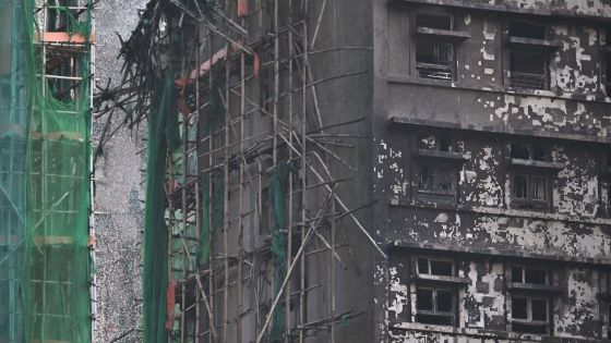 Incendie de Hong Kong: 94 morts, les recherches de disparus s'achèvent dans les décombres