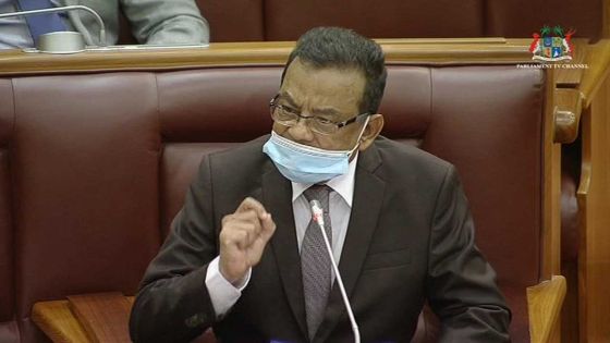 Parlement : suivez en direct l'intervention d'Ivan Collendavelloo