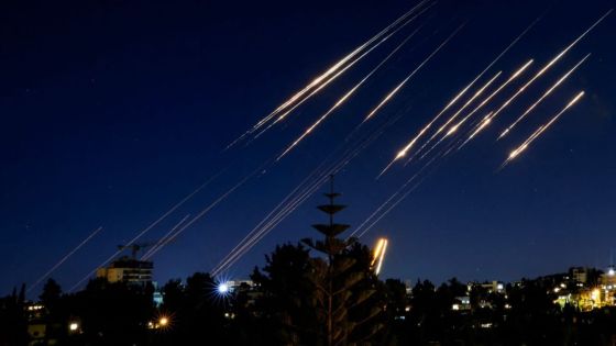 Septième nuit de frappes sur l'Iran, Trump n'exclut pas une intervention américaine