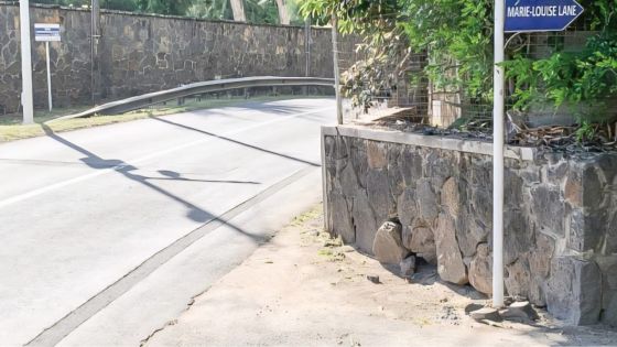 Nids-de-poule et pas de trottoirs : Marie-Louise Lane, à Bain-Bœuf, un danger public